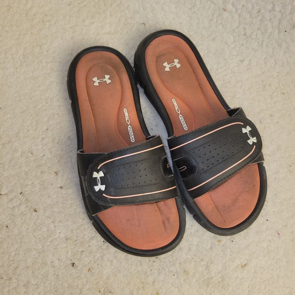 Under Armour Sandals‎ -Youth Girls Sz 5 - Ignite Slide Black & Pink Flats